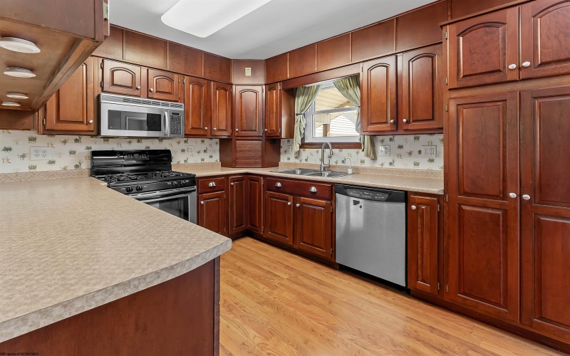 1000 Morningside Drive, Morgantown, West Virginia 26508, 5 Bedrooms Bedrooms, 6 Rooms Rooms,2 BathroomsBathrooms,Single Family Detached,For Sale,Morningside,10164424