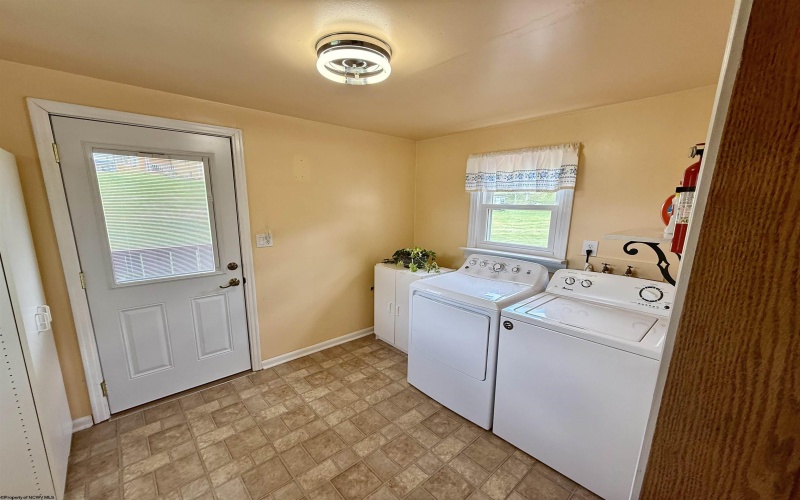 1557 Mansfield Drive, Philippi, West Virginia 26416, 3 Bedrooms Bedrooms, 8 Rooms Rooms,1 BathroomBathrooms,Single Family Detached,For Sale,Mansfield,10164420