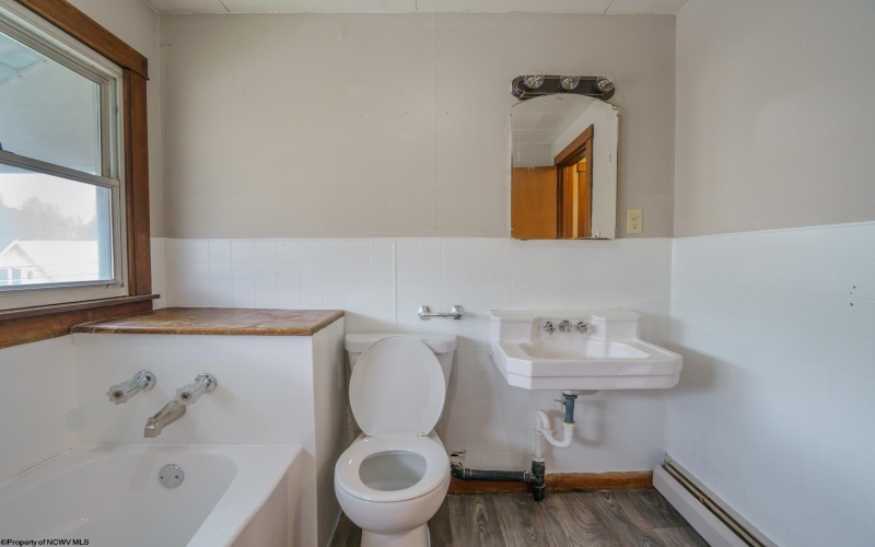 1058 Indiana Avenue, Fairmont, West Virginia 26554, 3 Bedrooms Bedrooms, 6 Rooms Rooms,1 BathroomBathrooms,Single Family Detached,For Sale,Indiana,10164412