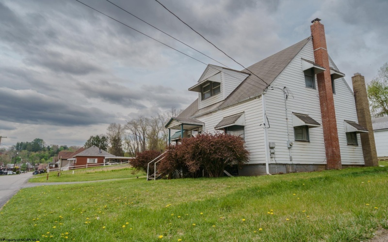 1058 Indiana Avenue, Fairmont, West Virginia 26554, 3 Bedrooms Bedrooms, 6 Rooms Rooms,1 BathroomBathrooms,Single Family Detached,For Sale,Indiana,10164412