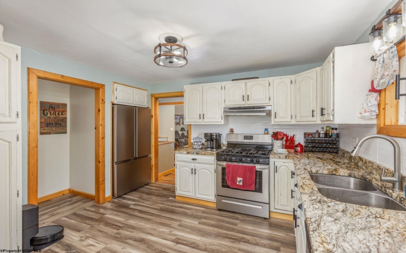 122 Center Street, Kingwood, West Virginia 26537, 3 Bedrooms Bedrooms, 8 Rooms Rooms,3 BathroomsBathrooms,Single Family Detached,For Sale,Center,10164415