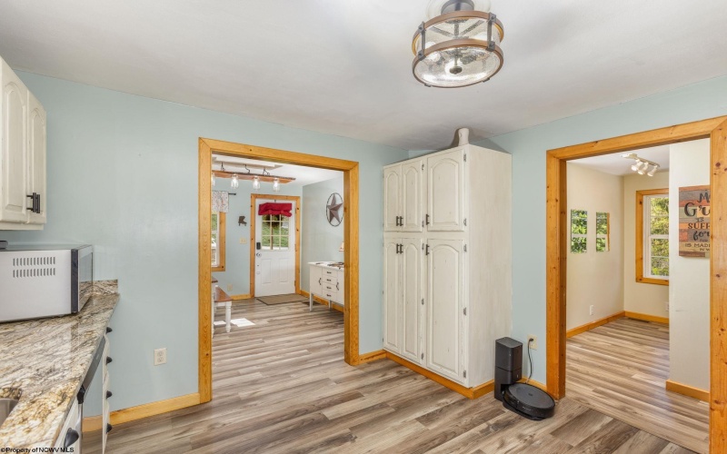 122 Center Street, Kingwood, West Virginia 26537, 3 Bedrooms Bedrooms, 8 Rooms Rooms,3 BathroomsBathrooms,Single Family Detached,For Sale,Center,10164415