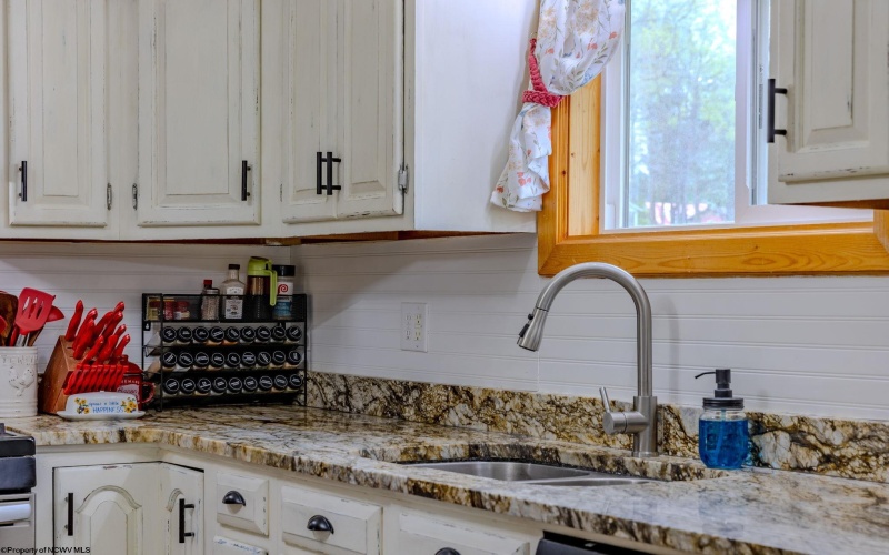 122 Center Street, Kingwood, West Virginia 26537, 3 Bedrooms Bedrooms, 8 Rooms Rooms,3 BathroomsBathrooms,Single Family Detached,For Sale,Center,10164415