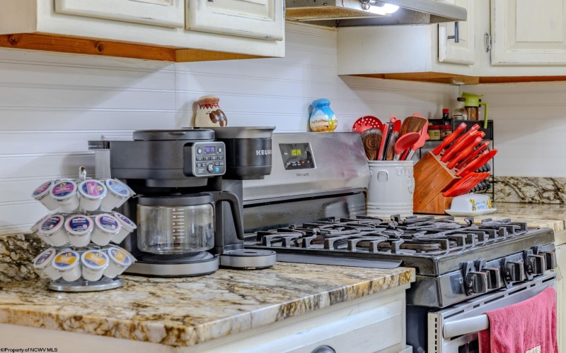 122 Center Street, Kingwood, West Virginia 26537, 3 Bedrooms Bedrooms, 8 Rooms Rooms,3 BathroomsBathrooms,Single Family Detached,For Sale,Center,10164415