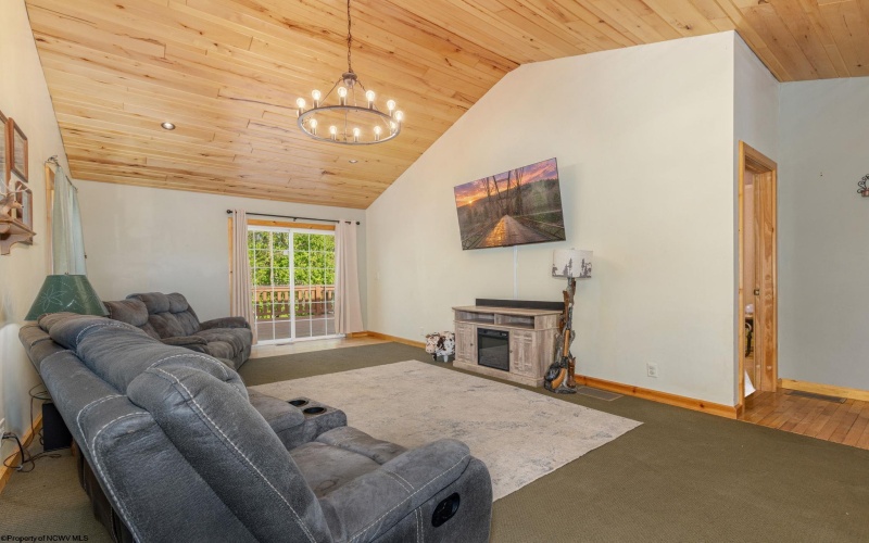 122 Center Street, Kingwood, West Virginia 26537, 3 Bedrooms Bedrooms, 8 Rooms Rooms,3 BathroomsBathrooms,Single Family Detached,For Sale,Center,10164415