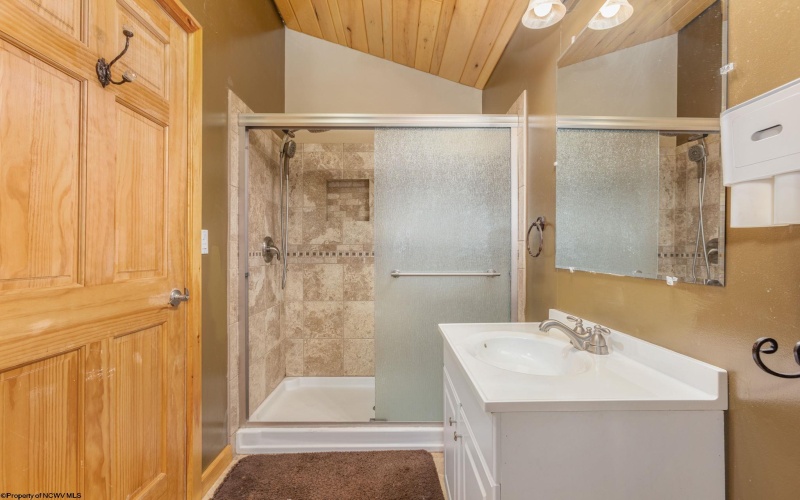 122 Center Street, Kingwood, West Virginia 26537, 3 Bedrooms Bedrooms, 8 Rooms Rooms,3 BathroomsBathrooms,Single Family Detached,For Sale,Center,10164415