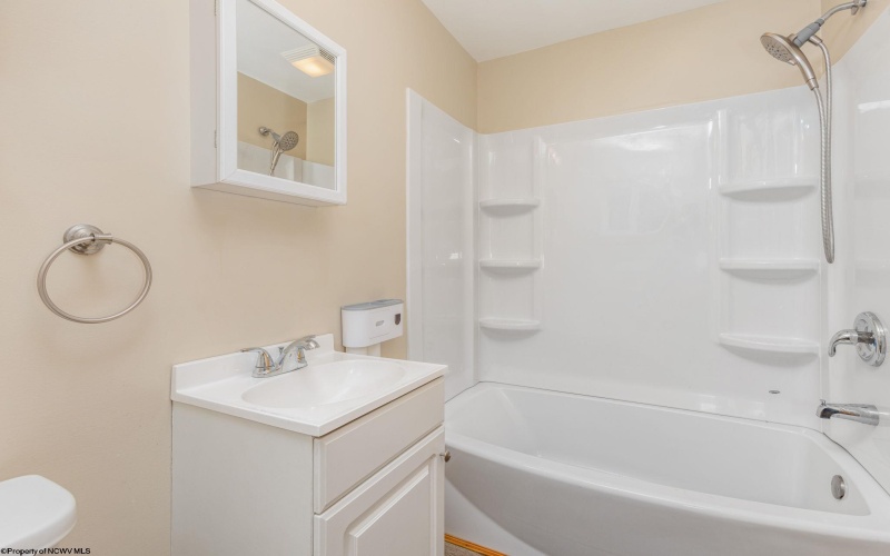 122 Center Street, Kingwood, West Virginia 26537, 3 Bedrooms Bedrooms, 8 Rooms Rooms,3 BathroomsBathrooms,Single Family Detached,For Sale,Center,10164415