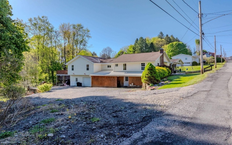 122 Center Street, Kingwood, West Virginia 26537, 3 Bedrooms Bedrooms, 8 Rooms Rooms,3 BathroomsBathrooms,Single Family Detached,For Sale,Center,10164415