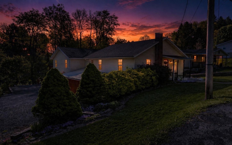 122 Center Street, Kingwood, West Virginia 26537, 3 Bedrooms Bedrooms, 8 Rooms Rooms,3 BathroomsBathrooms,Single Family Detached,For Sale,Center,10164415