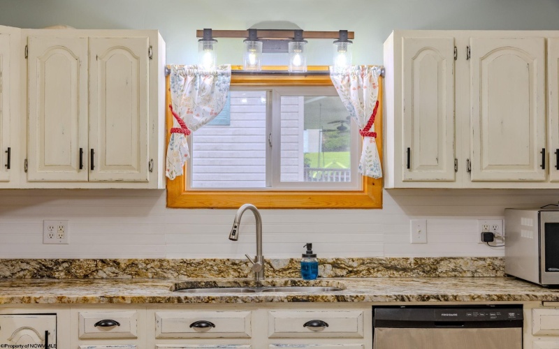 122 Center Street, Kingwood, West Virginia 26537, 3 Bedrooms Bedrooms, 8 Rooms Rooms,3 BathroomsBathrooms,Single Family Detached,For Sale,Center,10164415