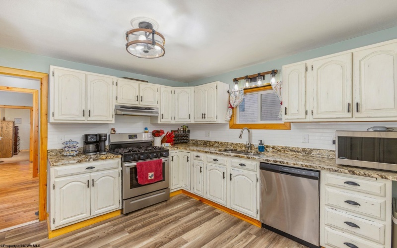 122 Center Street, Kingwood, West Virginia 26537, 3 Bedrooms Bedrooms, 8 Rooms Rooms,3 BathroomsBathrooms,Single Family Detached,For Sale,Center,10164415