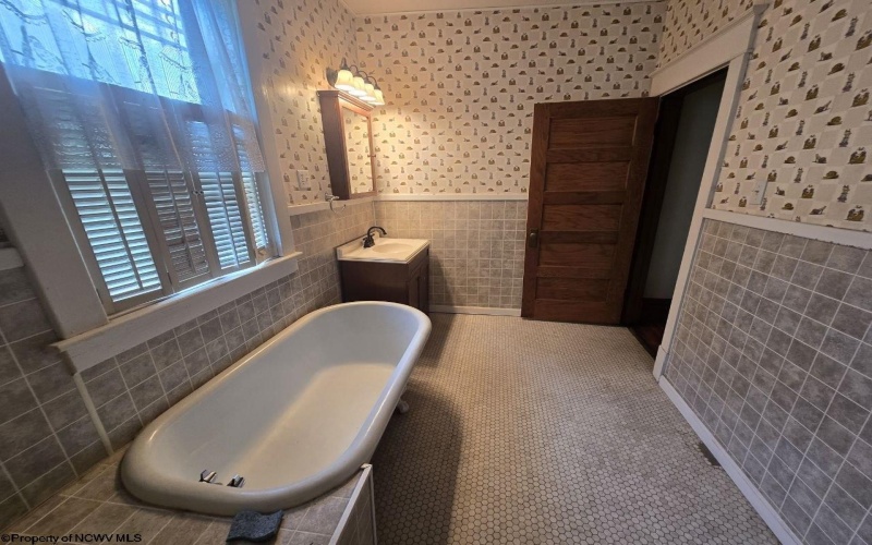 602 Temple Street, Hinton, West Virginia 25951, 4 Bedrooms Bedrooms, 10 Rooms Rooms,2 BathroomsBathrooms,Single Family Detached,For Sale,Temple,10164416