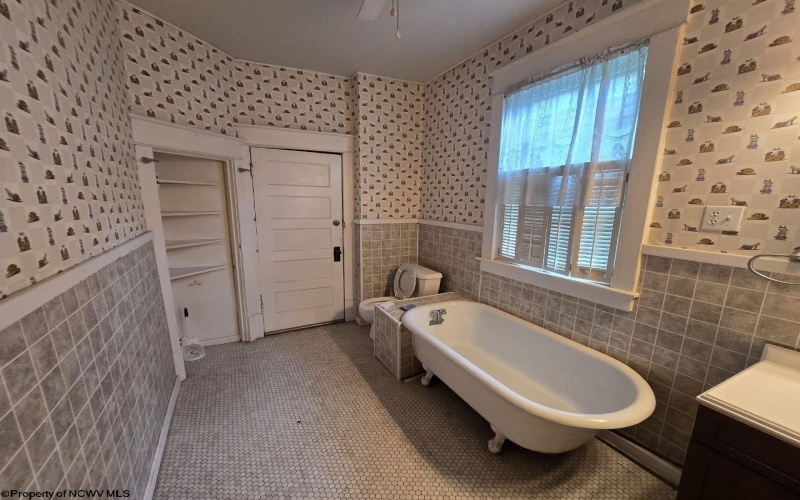 602 Temple Street, Hinton, West Virginia 25951, 4 Bedrooms Bedrooms, 10 Rooms Rooms,2 BathroomsBathrooms,Single Family Detached,For Sale,Temple,10164416