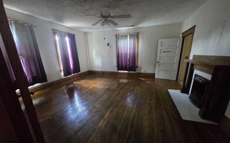 602 Temple Street, Hinton, West Virginia 25951, 4 Bedrooms Bedrooms, 10 Rooms Rooms,2 BathroomsBathrooms,Single Family Detached,For Sale,Temple,10164416