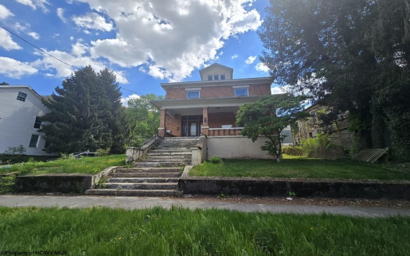 602 Temple Street, Hinton, West Virginia 25951, 4 Bedrooms Bedrooms, 10 Rooms Rooms,2 BathroomsBathrooms,Single Family Detached,For Sale,Temple,10164416