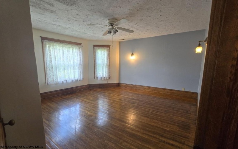 602 Temple Street, Hinton, West Virginia 25951, 4 Bedrooms Bedrooms, 10 Rooms Rooms,2 BathroomsBathrooms,Single Family Detached,For Sale,Temple,10164416