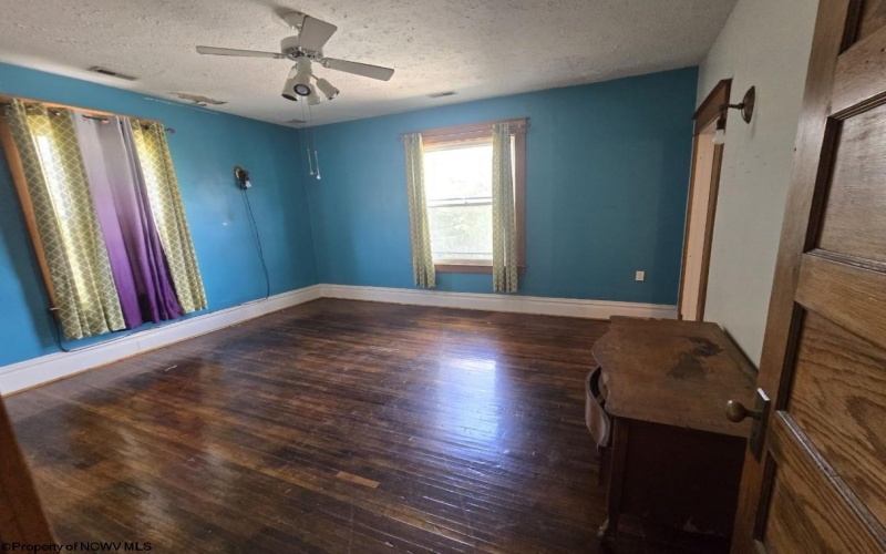 602 Temple Street, Hinton, West Virginia 25951, 4 Bedrooms Bedrooms, 10 Rooms Rooms,2 BathroomsBathrooms,Single Family Detached,For Sale,Temple,10164416