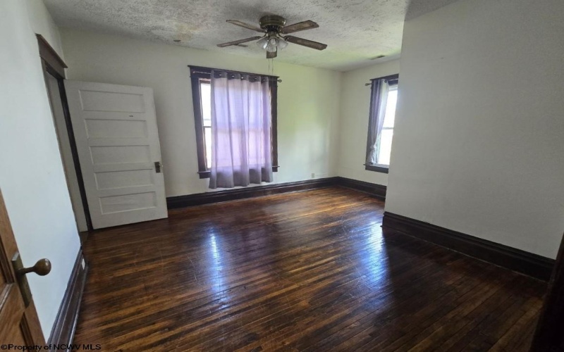 602 Temple Street, Hinton, West Virginia 25951, 4 Bedrooms Bedrooms, 10 Rooms Rooms,2 BathroomsBathrooms,Single Family Detached,For Sale,Temple,10164416