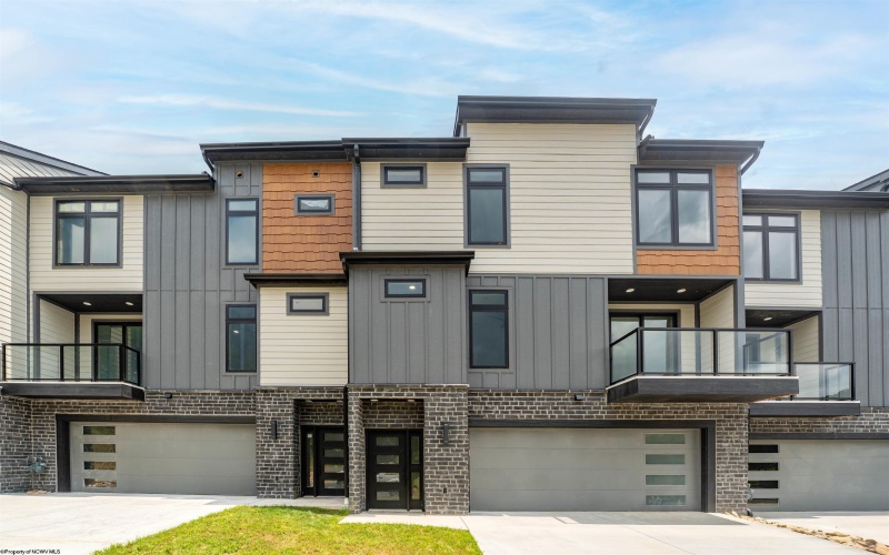 124 Tivoli Garden Drive, Morgantown, West Virginia 26508, 4 Bedrooms Bedrooms, 9 Rooms Rooms,4 BathroomsBathrooms,Single Family Attached,For Sale,Tivoli Garden,10164446