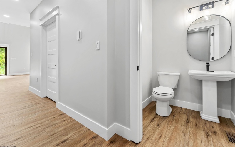 124 Tivoli Garden Drive, Morgantown, West Virginia 26508, 4 Bedrooms Bedrooms, 9 Rooms Rooms,4 BathroomsBathrooms,Single Family Attached,For Sale,Tivoli Garden,10164446