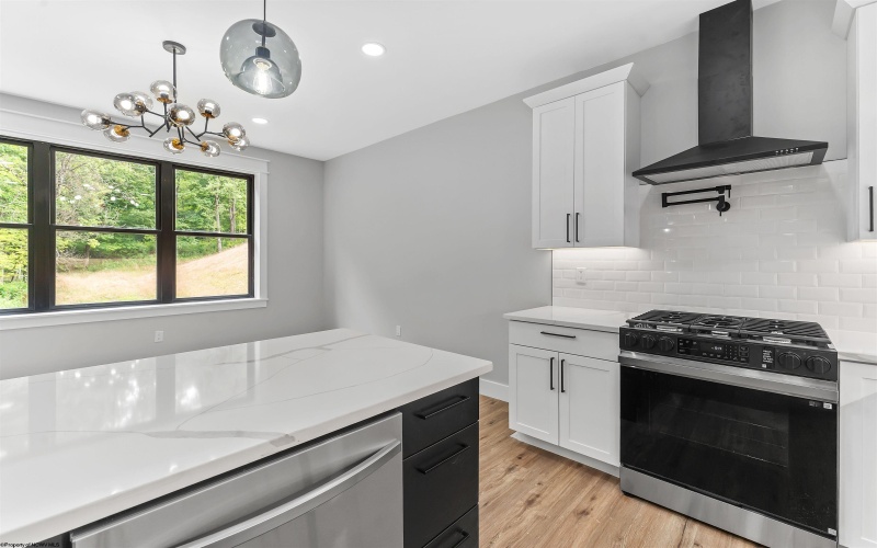 124 Tivoli Garden Drive, Morgantown, West Virginia 26508, 4 Bedrooms Bedrooms, 9 Rooms Rooms,4 BathroomsBathrooms,Single Family Attached,For Sale,Tivoli Garden,10164446