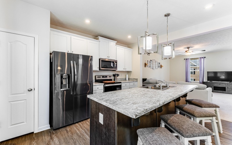 218 Queensbury Court, White Hall, West Virginia 26544, 3 Bedrooms Bedrooms, 6 Rooms Rooms,2 BathroomsBathrooms,Single Family Attached,For Sale,Queensbury,10164448