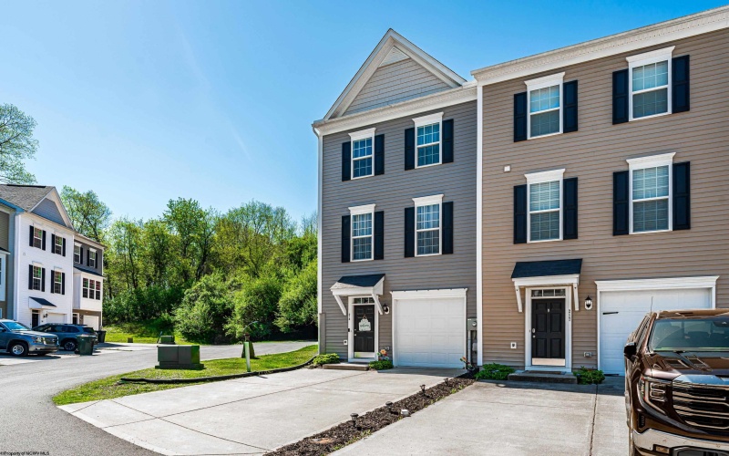 218 Queensbury Court, White Hall, West Virginia 26544, 3 Bedrooms Bedrooms, 6 Rooms Rooms,2 BathroomsBathrooms,Single Family Attached,For Sale,Queensbury,10164448