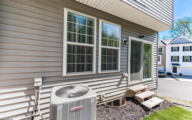 218 Queensbury Court, White Hall, West Virginia 26544, 3 Bedrooms Bedrooms, 6 Rooms Rooms,2 BathroomsBathrooms,Single Family Attached,For Sale,Queensbury,10164448