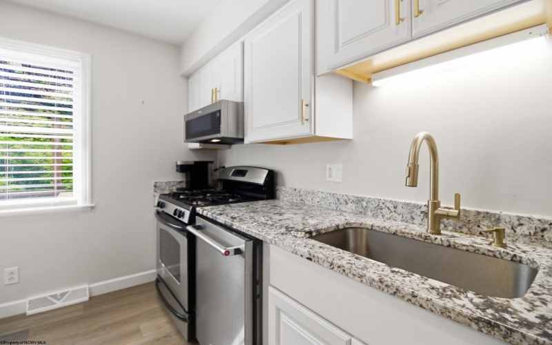 518 Shearwood Forest Drive, Bridgeport, West Virginia 26330, 2 Bedrooms Bedrooms, 4 Rooms Rooms,2 BathroomsBathrooms,Single Family Attached,For Sale,Shearwood Forest,10164451