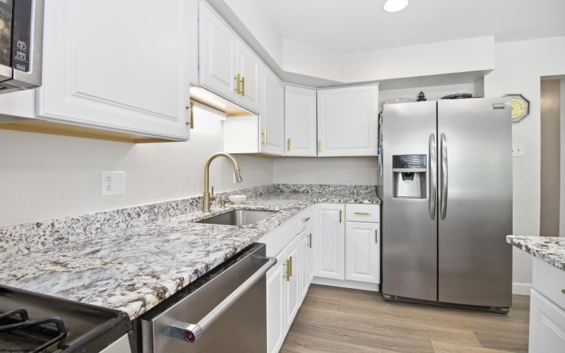 518 Shearwood Forest Drive, Bridgeport, West Virginia 26330, 2 Bedrooms Bedrooms, 4 Rooms Rooms,2 BathroomsBathrooms,Single Family Attached,For Sale,Shearwood Forest,10164451