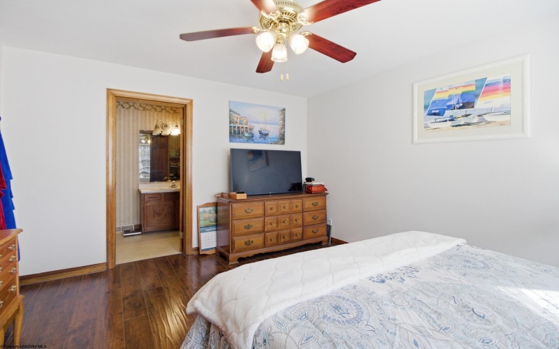 518 Shearwood Forest Drive, Bridgeport, West Virginia 26330, 2 Bedrooms Bedrooms, 4 Rooms Rooms,2 BathroomsBathrooms,Single Family Attached,For Sale,Shearwood Forest,10164451