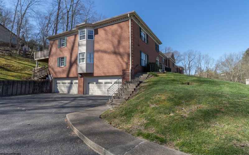 518 Shearwood Forest Drive, Bridgeport, West Virginia 26330, 2 Bedrooms Bedrooms, 4 Rooms Rooms,2 BathroomsBathrooms,Single Family Attached,For Sale,Shearwood Forest,10164451