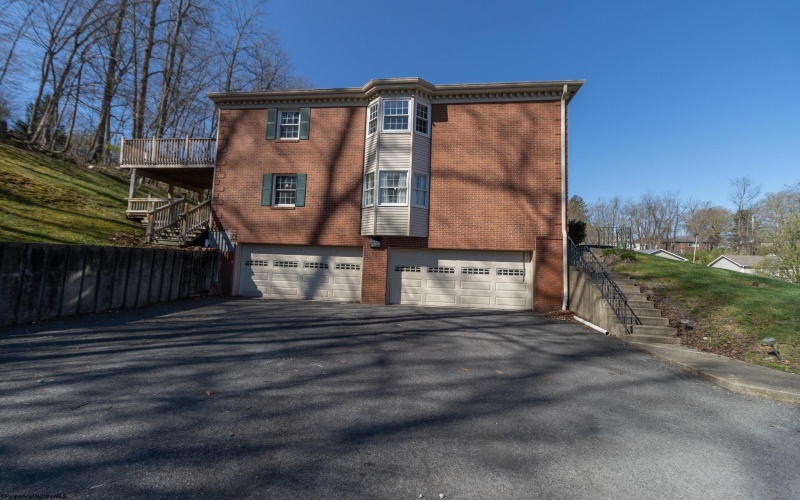 518 Shearwood Forest Drive, Bridgeport, West Virginia 26330, 2 Bedrooms Bedrooms, 4 Rooms Rooms,2 BathroomsBathrooms,Single Family Attached,For Sale,Shearwood Forest,10164451
