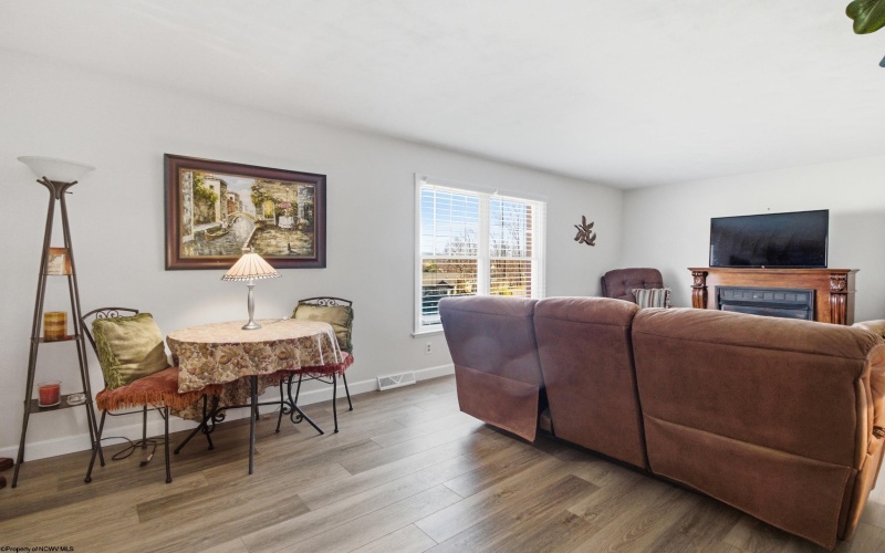 518 Shearwood Forest Drive, Bridgeport, West Virginia 26330, 2 Bedrooms Bedrooms, 4 Rooms Rooms,2 BathroomsBathrooms,Single Family Attached,For Sale,Shearwood Forest,10164451