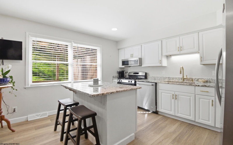 518 Shearwood Forest Drive, Bridgeport, West Virginia 26330, 2 Bedrooms Bedrooms, 4 Rooms Rooms,2 BathroomsBathrooms,Single Family Attached,For Sale,Shearwood Forest,10164451