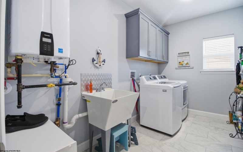 309 Sunbury Lane, Bridgeport, West Virginia 26330, 3 Bedrooms Bedrooms, 6 Rooms Rooms,2 BathroomsBathrooms,Single Family Detached,For Sale,Sunbury,10164449