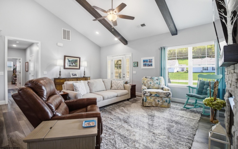 309 Sunbury Lane, Bridgeport, West Virginia 26330, 3 Bedrooms Bedrooms, 6 Rooms Rooms,2 BathroomsBathrooms,Single Family Detached,For Sale,Sunbury,10164449