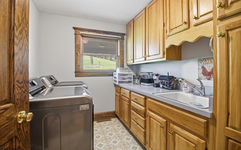 2376 Hastings Run Road, Mount Clare, West Virginia 26408, 4 Bedrooms Bedrooms, 9 Rooms Rooms,3 BathroomsBathrooms,Single Family Detached,For Sale,Hastings Run,10164436