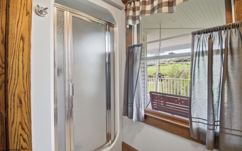 2376 Hastings Run Road, Mount Clare, West Virginia 26408, 4 Bedrooms Bedrooms, 9 Rooms Rooms,3 BathroomsBathrooms,Single Family Detached,For Sale,Hastings Run,10164436