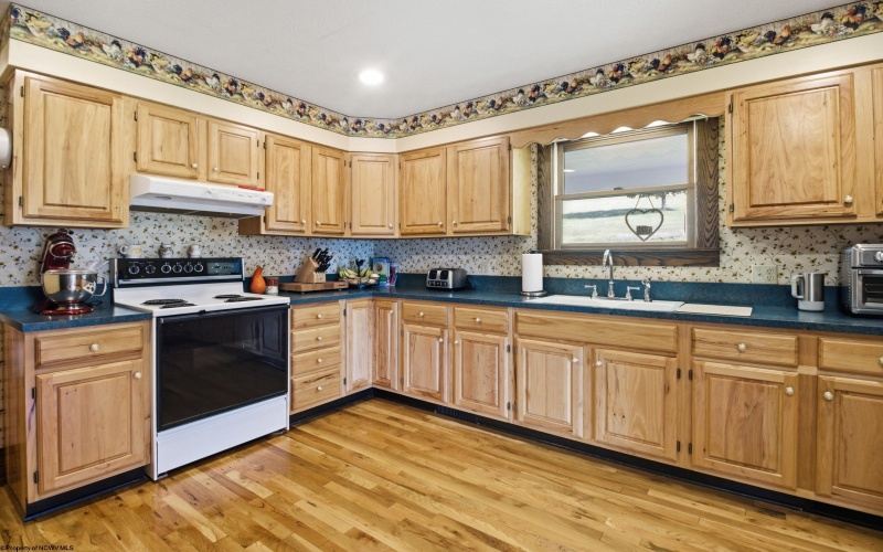 2376 Hastings Run Road, Mount Clare, West Virginia 26408, 4 Bedrooms Bedrooms, 9 Rooms Rooms,3 BathroomsBathrooms,Single Family Detached,For Sale,Hastings Run,10164436