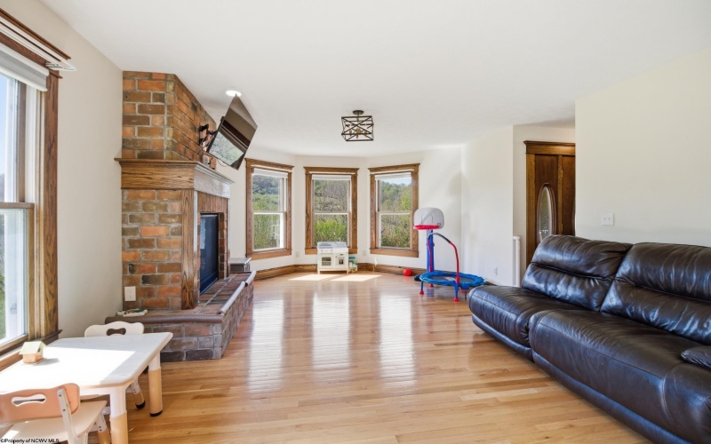 2376 Hastings Run Road, Mount Clare, West Virginia 26408, 4 Bedrooms Bedrooms, 9 Rooms Rooms,3 BathroomsBathrooms,Single Family Detached,For Sale,Hastings Run,10164436