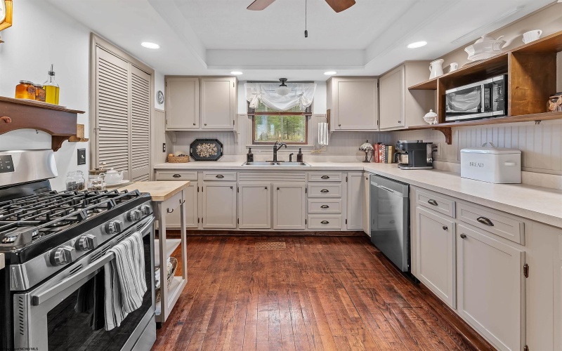 463 Cinder Bin Road, Terra Alta, West Virginia 26764, 3 Bedrooms Bedrooms, 8 Rooms Rooms,3 BathroomsBathrooms,Single Family Detached,For Sale,Cinder Bin,10164445