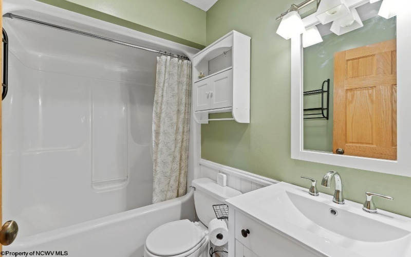 407 Corona Drive, Morgantown, West Virginia 26508, 3 Bedrooms Bedrooms, 6 Rooms Rooms,2 BathroomsBathrooms,Single Family Detached,For Sale,Corona,10164443