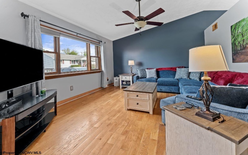 407 Corona Drive, Morgantown, West Virginia 26508, 3 Bedrooms Bedrooms, 6 Rooms Rooms,2 BathroomsBathrooms,Single Family Detached,For Sale,Corona,10164443