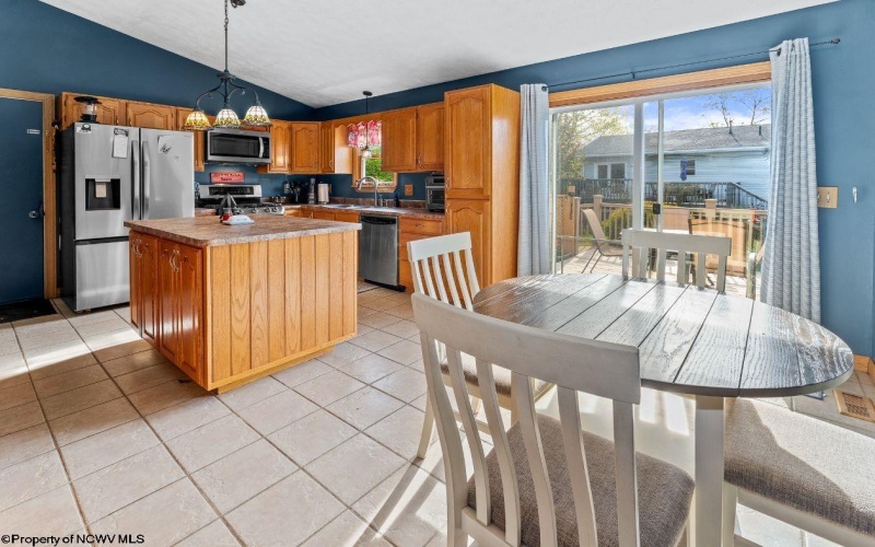 407 Corona Drive, Morgantown, West Virginia 26508, 3 Bedrooms Bedrooms, 6 Rooms Rooms,2 BathroomsBathrooms,Single Family Detached,For Sale,Corona,10164443