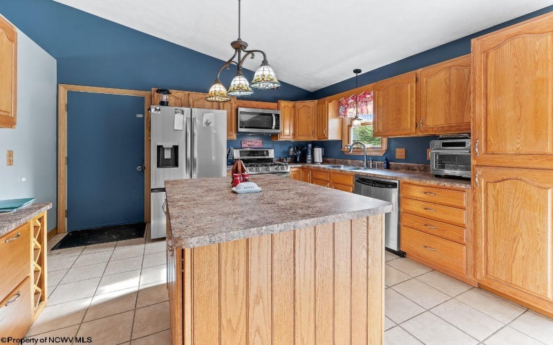 407 Corona Drive, Morgantown, West Virginia 26508, 3 Bedrooms Bedrooms, 6 Rooms Rooms,2 BathroomsBathrooms,Single Family Detached,For Sale,Corona,10164443