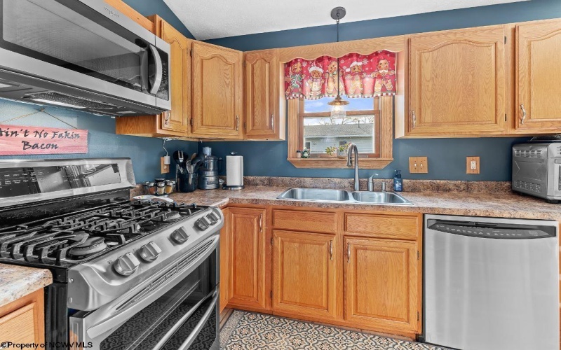 407 Corona Drive, Morgantown, West Virginia 26508, 3 Bedrooms Bedrooms, 6 Rooms Rooms,2 BathroomsBathrooms,Single Family Detached,For Sale,Corona,10164443