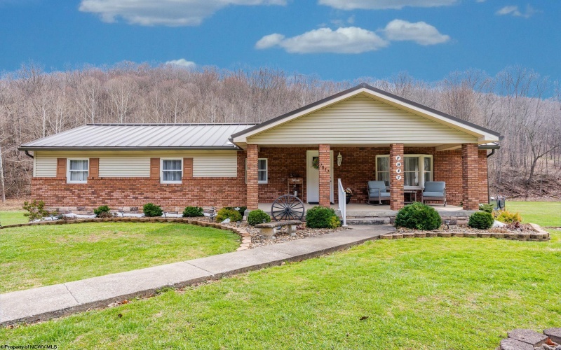 7817 Mason Dixon Highway, Wana, West Virginia 26590, 3 Bedrooms Bedrooms, 9 Rooms Rooms,2 BathroomsBathrooms,Single Family Detached,For Sale,Mason Dixon,10164438