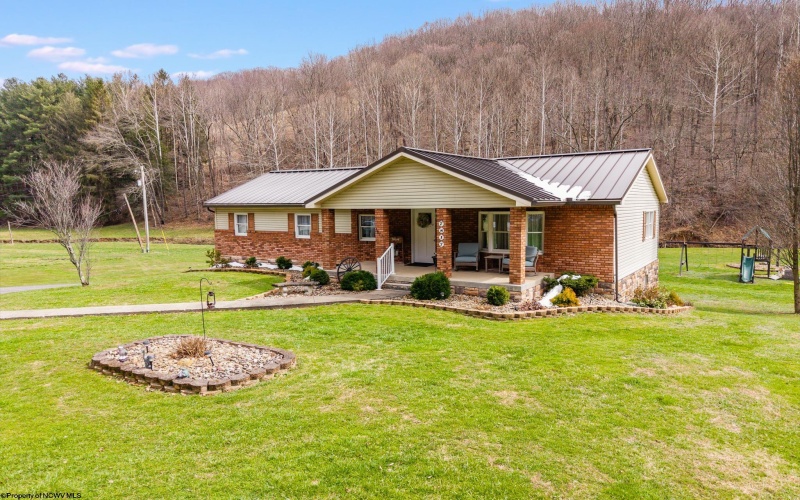 7817 Mason Dixon Highway, Wana, West Virginia 26590, 3 Bedrooms Bedrooms, 9 Rooms Rooms,2 BathroomsBathrooms,Single Family Detached,For Sale,Mason Dixon,10164438