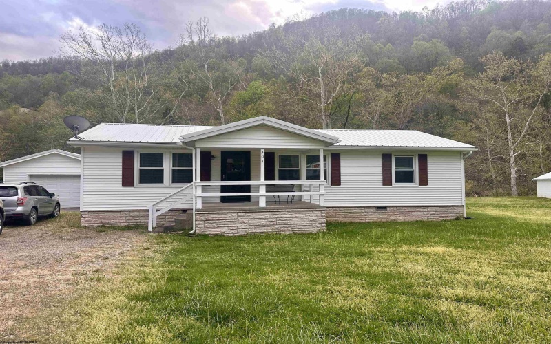 301 Elk River Road, Webster Springs, West Virginia 26288, 3 Bedrooms Bedrooms, 5 Rooms Rooms,1 BathroomBathrooms,Single Family Detached,For Sale,Elk River,10164456